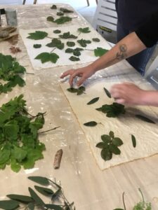 Atelier Ecoprint mains et feuilles PaMa Fabrique
